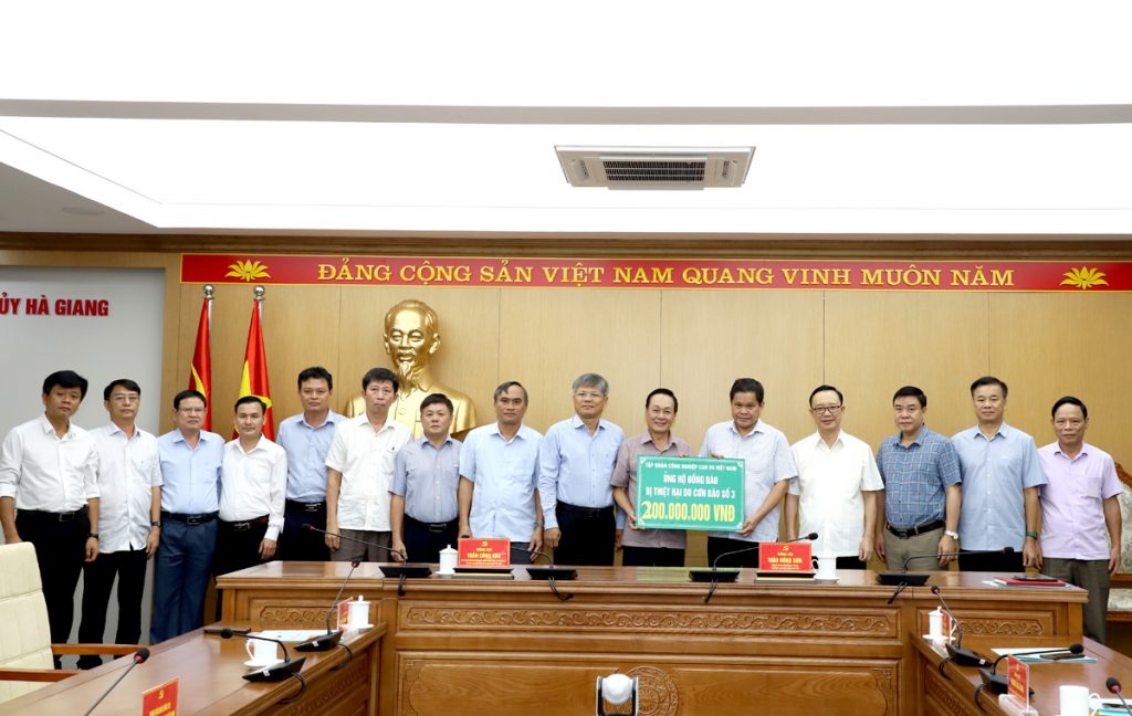 VRG hỗ trợ tỉnh Hà Giang 200 triệu đồng khắc phục thiệt hại bão số 3